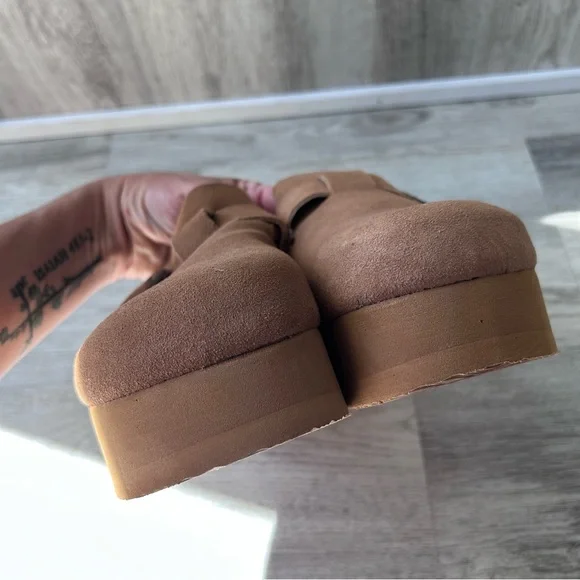 Cushionaire Platform Clogs Women’s 9 Camel Footbed Neutral Minimalist Fall New - Picture 10 of 10